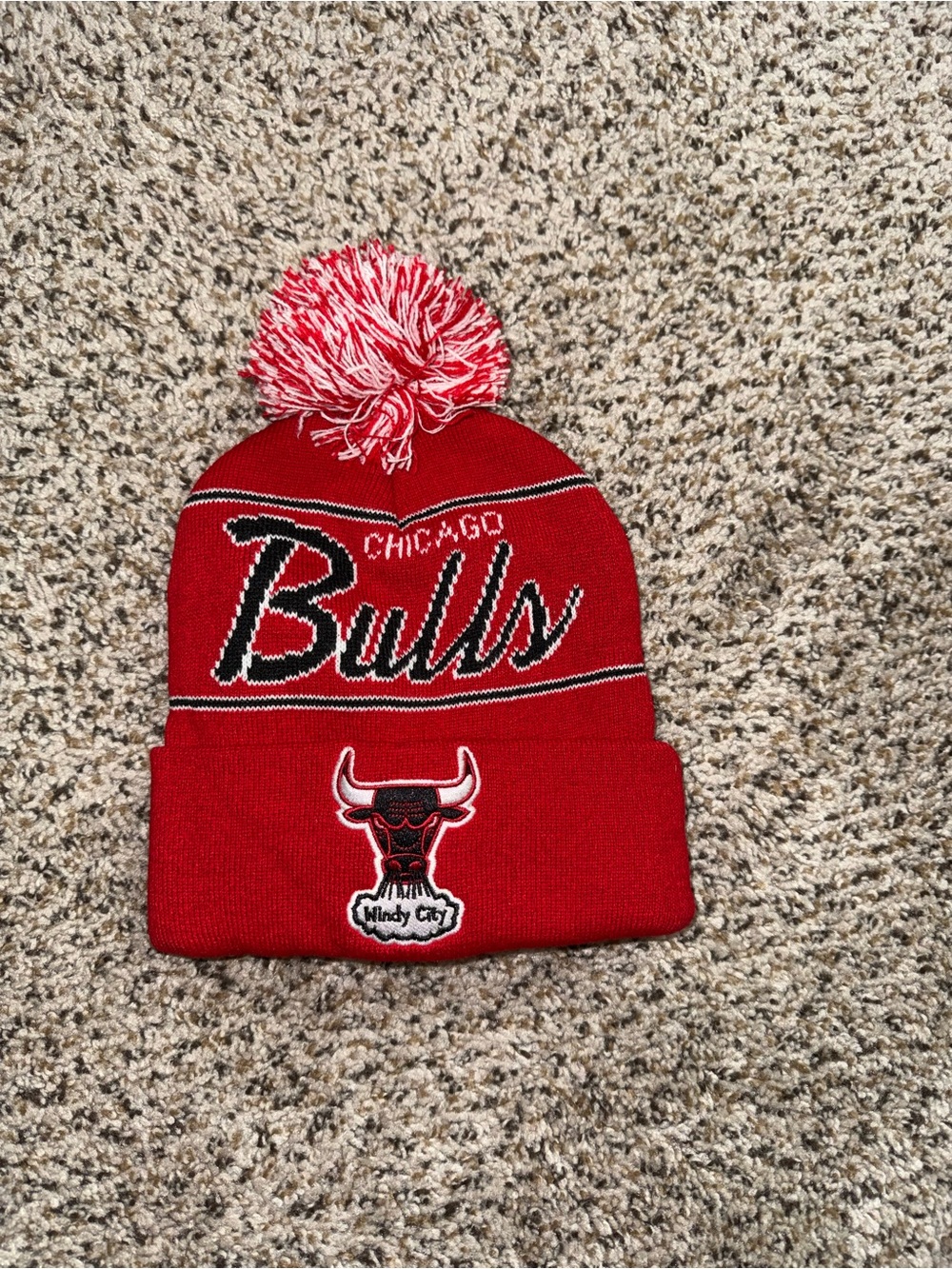 Chicago Bulls Red Pom Beanie Hat⭐️ Used - like new (never worn)⭐️